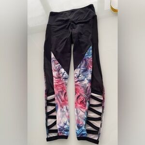 Balance Collection leggings size sm
Color black pink CrissCross Ankle Detail